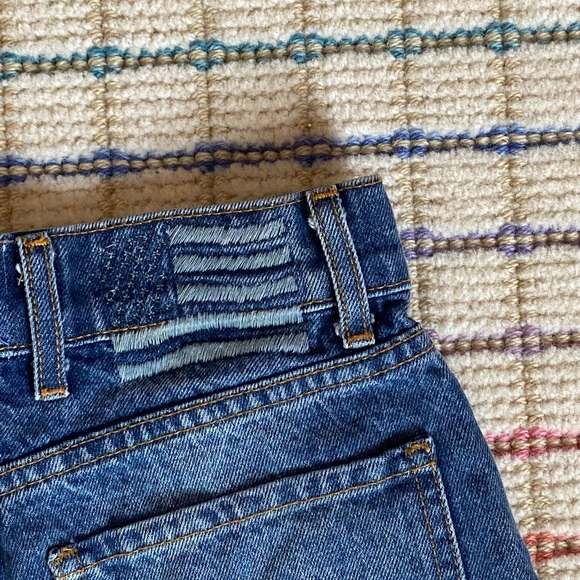 REVICE TWO TONE FULL ZIPPER DENIM SHORTS: size 27 - Picture 5 of 7